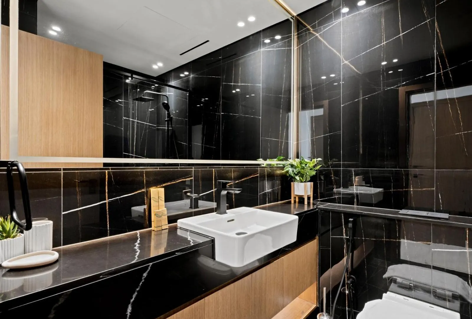 شقة Contemporary Bliss - 1Bdr Haven In Binghatti Onyx دبي
