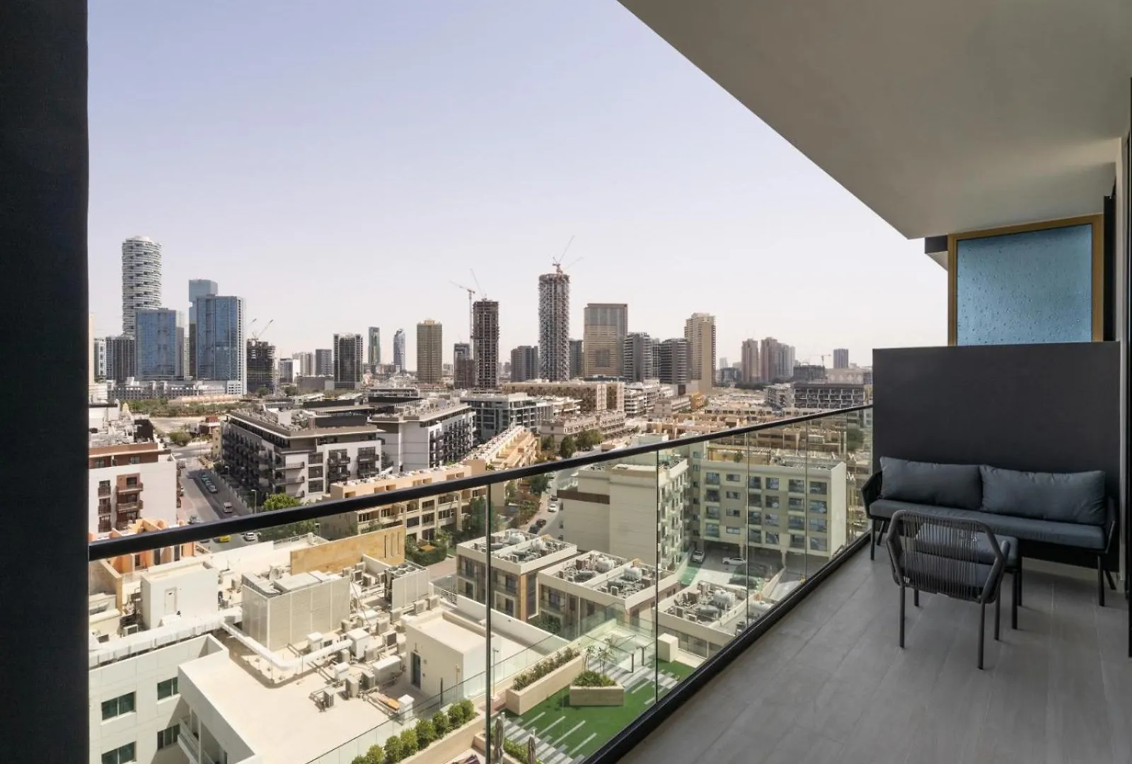 Contemporary Bliss - 1Bdr Haven In Binghatti Onyx Dubai