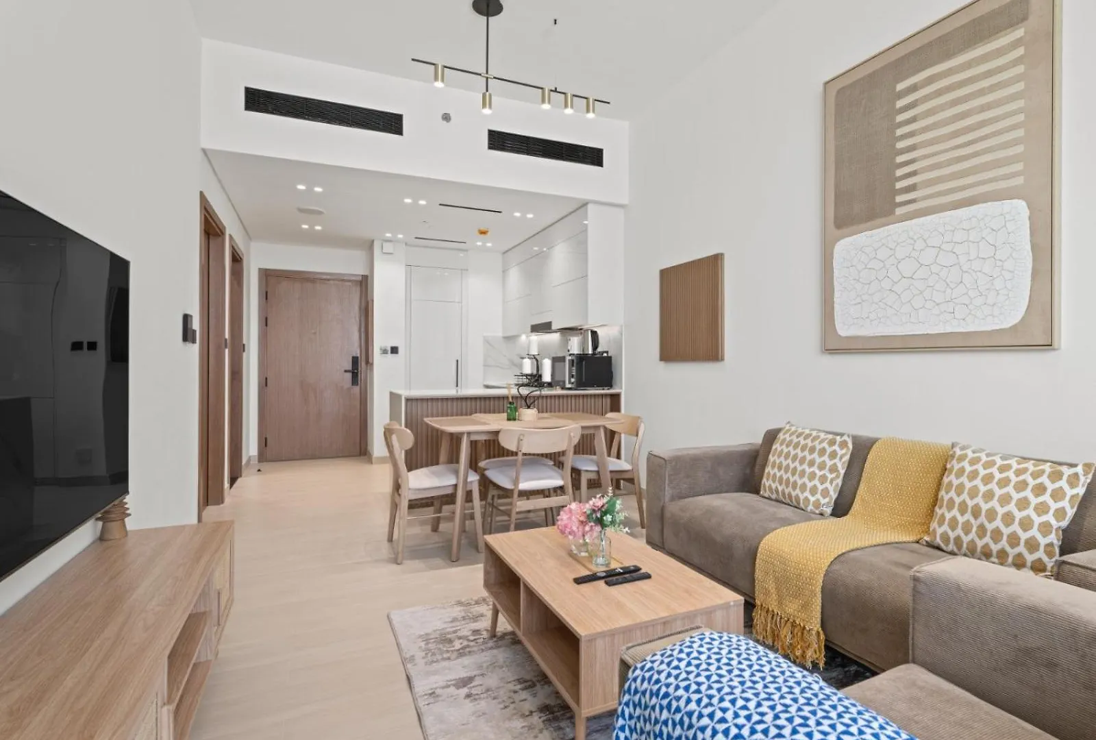 Apartment Contemporary Bliss - 1Bdr Haven In Binghatti Onyx Dubai
