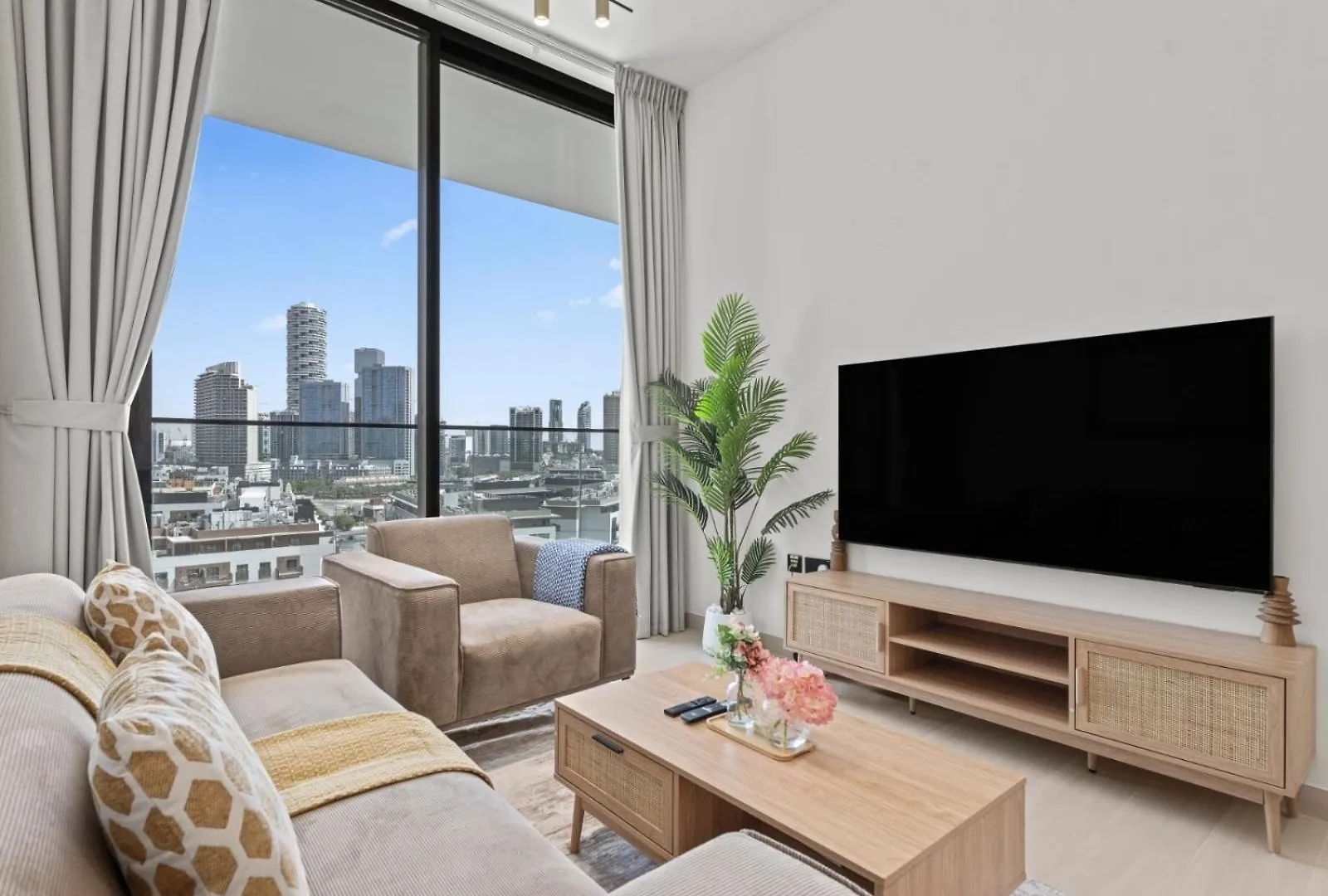 Contemporary Bliss - 1Bdr Haven In Binghatti Onyx Dubai Apartment